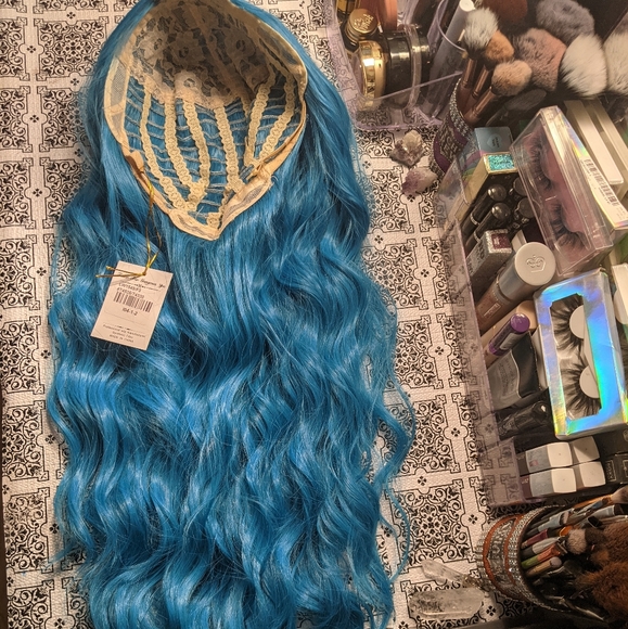 Roland Blue 28 Inch Synthetic Wig - Picture 6 of 11